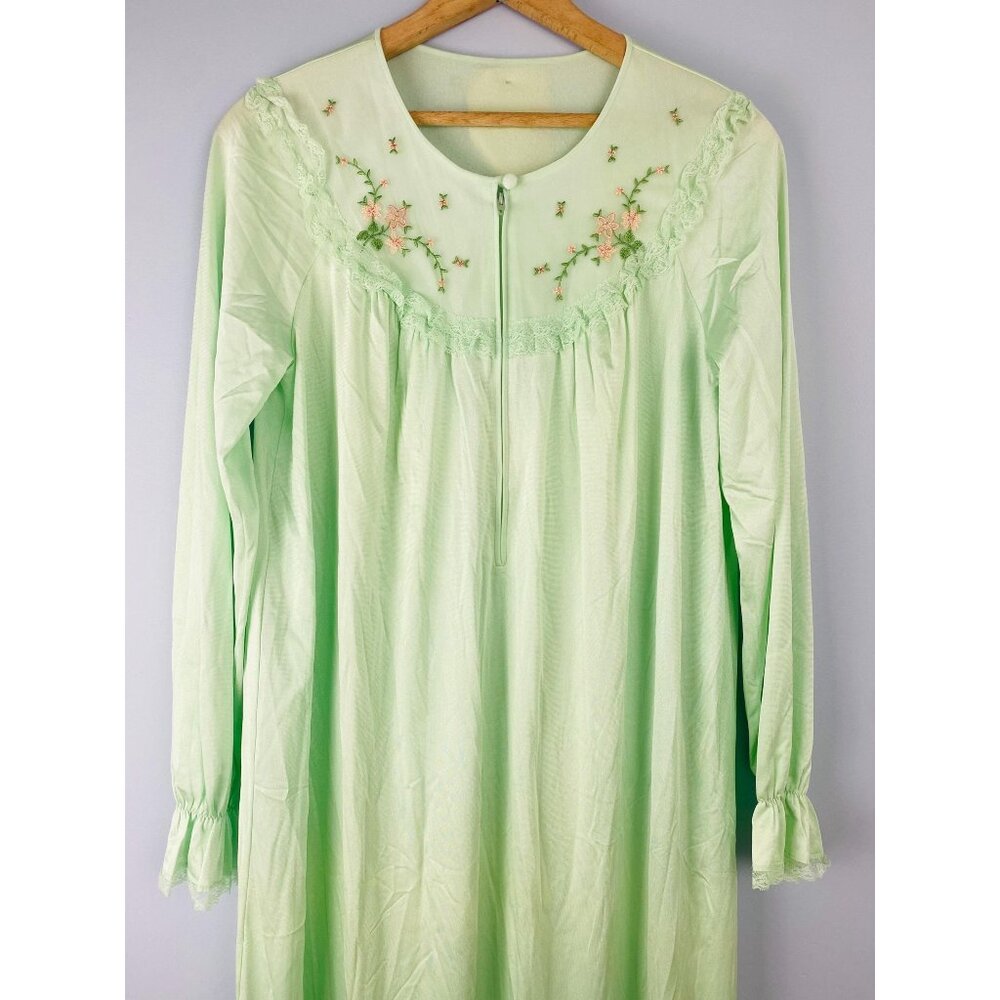 Vintage NWT Shadowline Nightgown with Embroidered Detail, Size Small, Mint Green